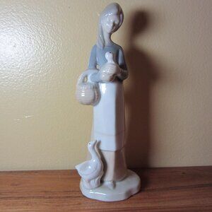 figurine vintage girl with geese UCGC lladro style (W3384)